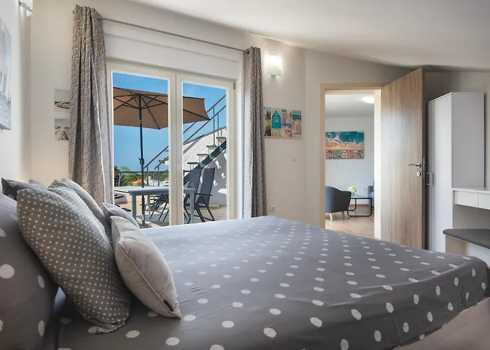 Klara * Pjescana Uvala